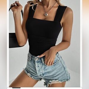 REORIA Black Square Neck Tank Top